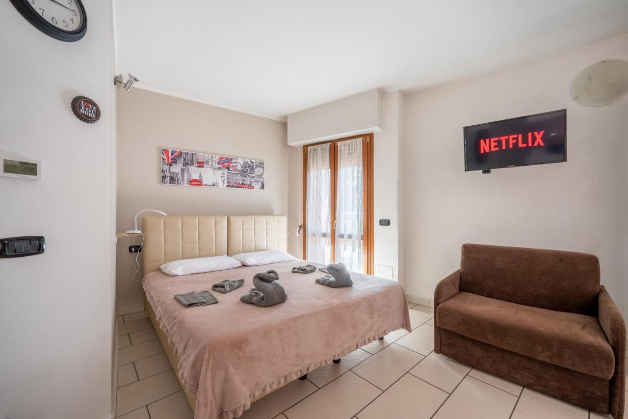 Two Steps From Lake - Lake Maggiore Relax Dormelletto Bagian luar foto